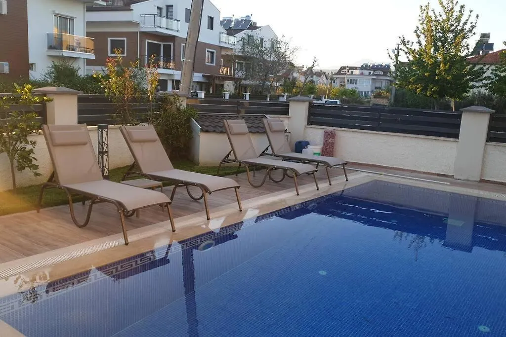 Merkezde Muhtesem Havuzlu Villa Fethiye 0*,  Turecko